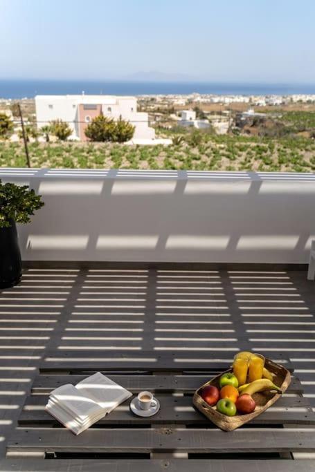 In The Heart Of Fira & Free Pool - Nychteri Suite Exterior foto